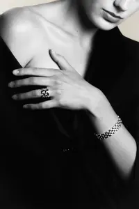 2. Chain Link White Gold Ring thumbnail